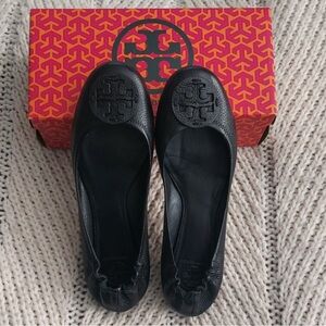TORY BURCH Reva Tumbled Leather Flats - 13M